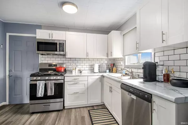 2734 Hawthorne Street, Elkhart, IN 46517-1093