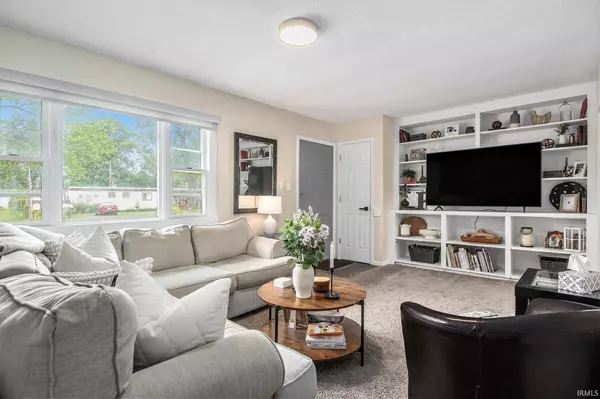 2734 Hawthorne Street, Elkhart, IN 46517-1093