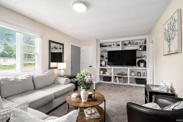 2734 Hawthorne Street, Elkhart, IN 46517-1093