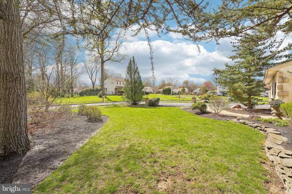 335 BEAVER RD, Southampton, PA 18966