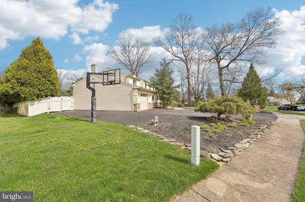 335 BEAVER RD, Southampton, PA 18966