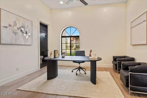 9820 N 87th Place, Scottsdale, AZ 85258