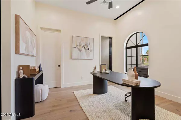 9820 N 87th Place, Scottsdale, AZ 85258