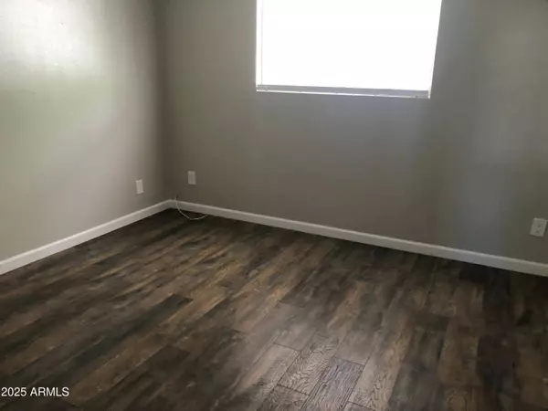 520 W CLARK Street #8, Mesa, AZ 85201