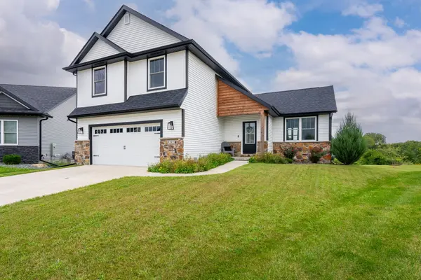 1217 W 64th St, Davenport, IA 52806-0007