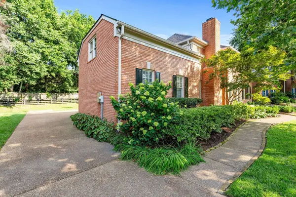 413 Honeysuckle Cir, Franklin, TN 37067