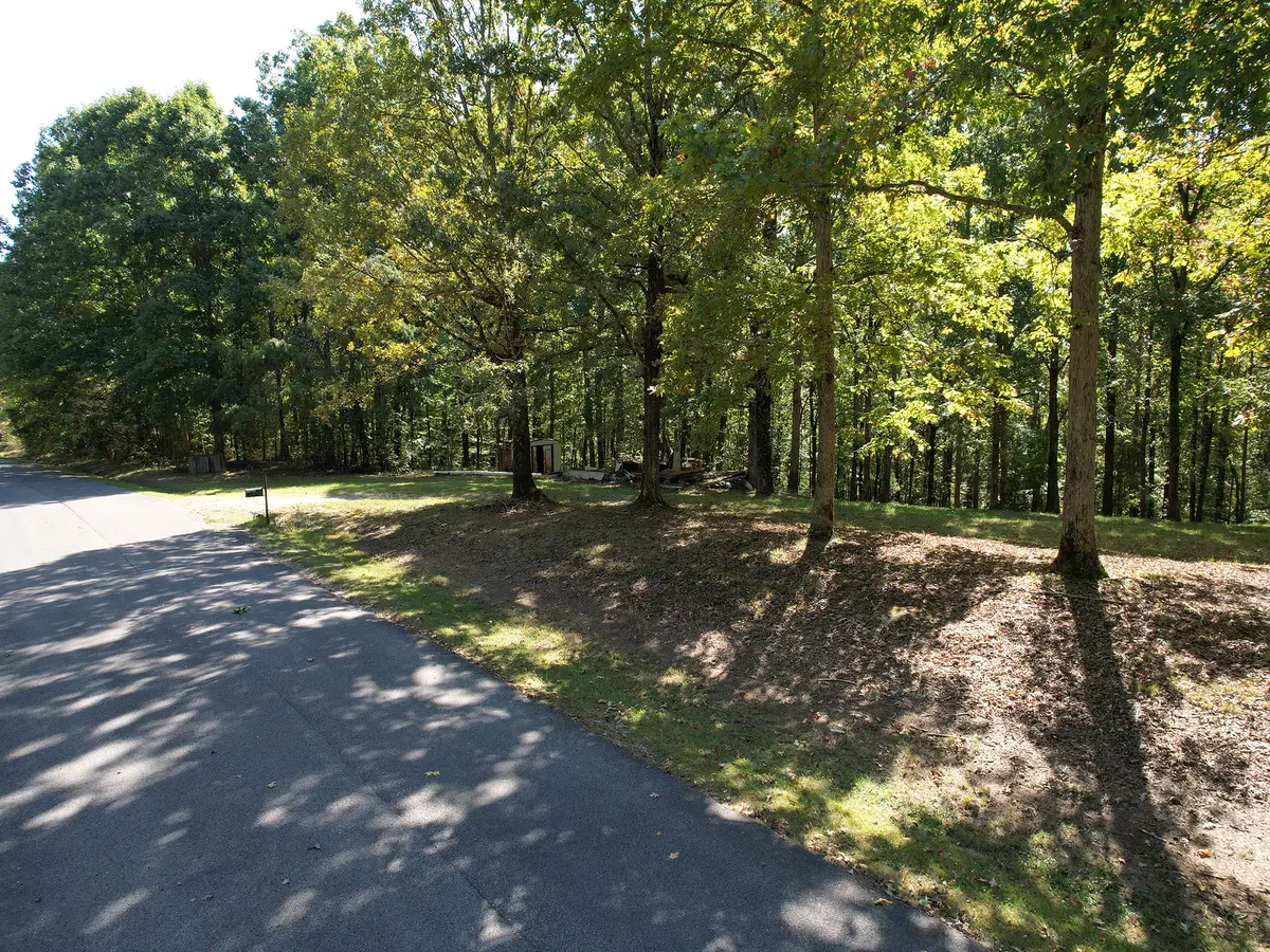 1060 Holcomb Cir, Kingston Springs, TN 37082-8954