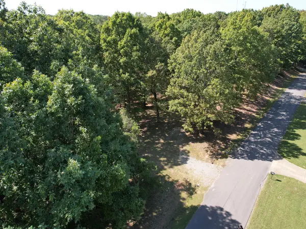 1060 Holcomb Cir, Kingston Springs, TN 37082-8954