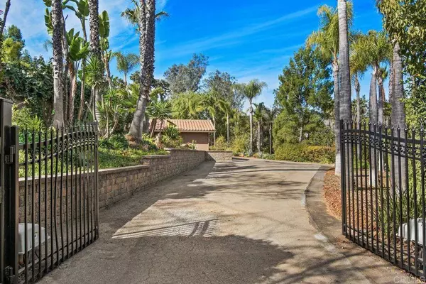 10930 Calavo DR, La Mesa, CA 91941