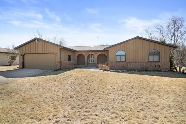 2549 County Line Dr, Kewaskum, WI 53040