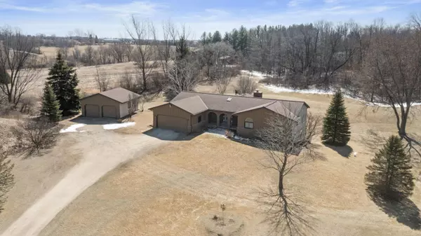 2549 County Line Dr, Kewaskum, WI 53040