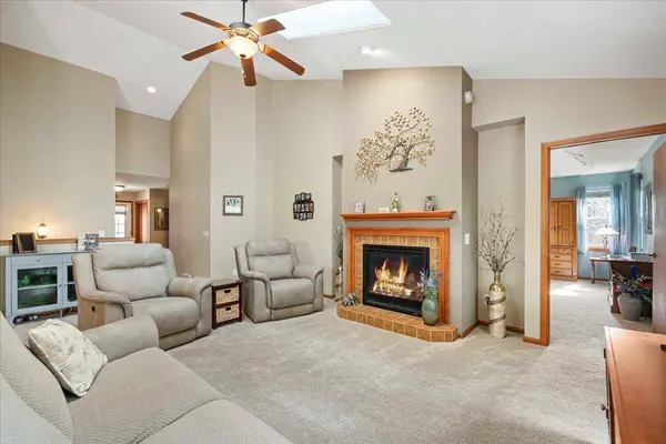 6015 Canyon Pkwy, Mcfarland, WI 53558