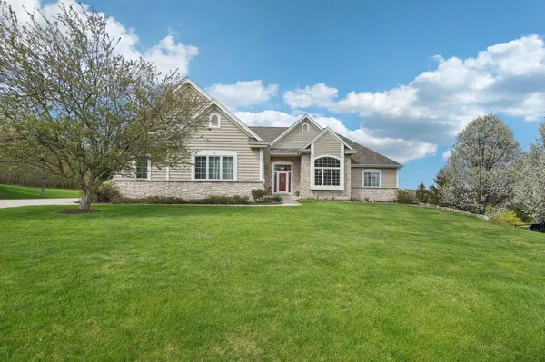 N43W29150 Prairie Wind Cir N, Delafield, WI 53072