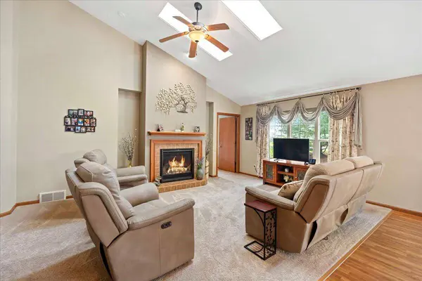 6015 Canyon Pkwy, Mcfarland, WI 53558