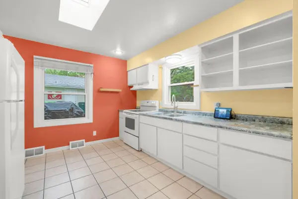 204 Marguerite Ct, Mayville, WI 53050
