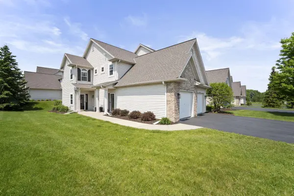 1820 Stony Ln, Slinger, WI 53086