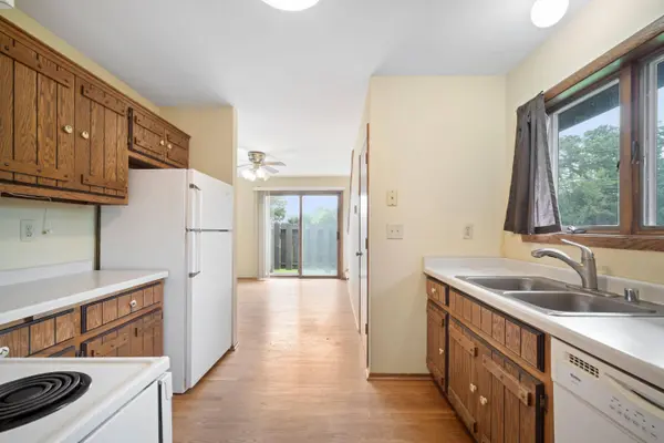 W144N4809 Stone Dr, Menomonee Falls, WI 53051