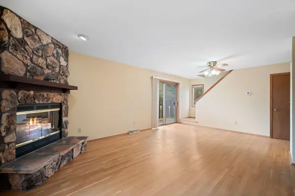 W144N4809 Stone Dr, Menomonee Falls, WI 53051