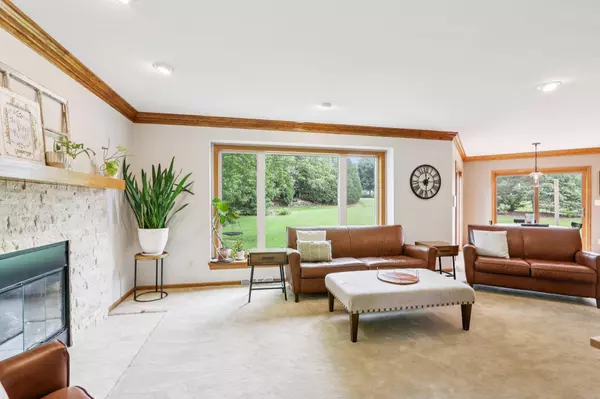 W151N10146 Windsong Cir W, Germantown, WI 53022