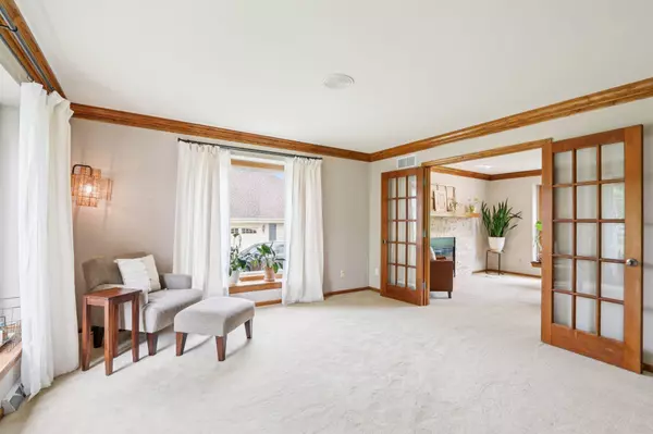 W151N10146 Windsong Cir W, Germantown, WI 53022