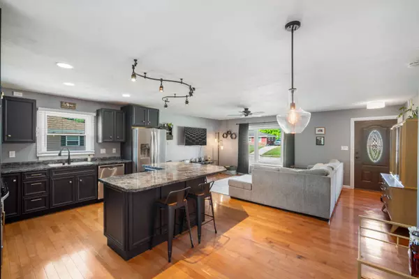 172 S Regis Rd, Saukville, WI 53080