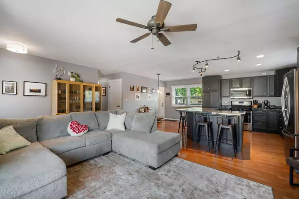 172 S Regis Rd, Saukville, WI 53080