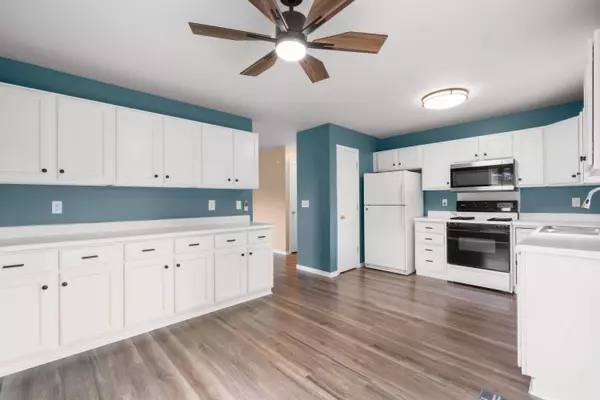 628 N Sandy Ln, Elkhorn, WI 53121