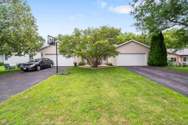 628 N Sandy Ln, Elkhorn, WI 53121