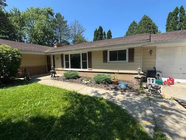 N160W19570 Sherman Rd, Jackson, WI 53037