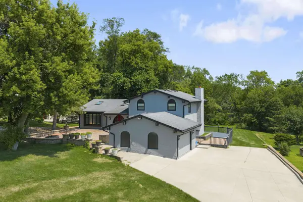 W210N11120 Mountbrooke Dr, Germantown, WI 53022