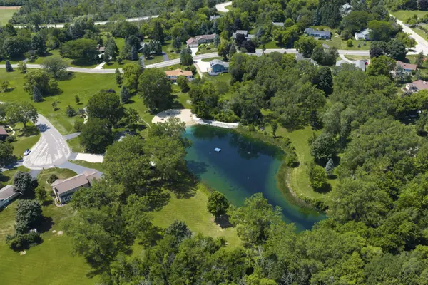 W210N11120 Mountbrooke Dr, Germantown, WI 53022