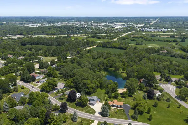 W210N11120 Mountbrooke Dr, Germantown, WI 53022