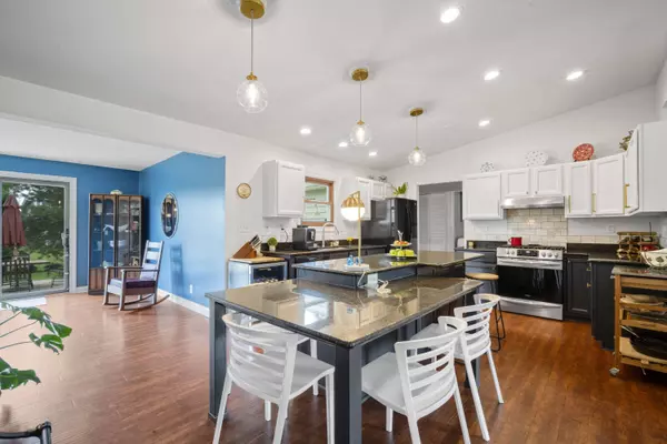 W257S4628 Wood Lilly Ln, Waukesha, WI 53189