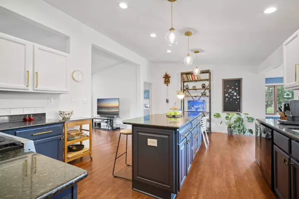 W257S4628 Wood Lilly Ln, Waukesha, WI 53189