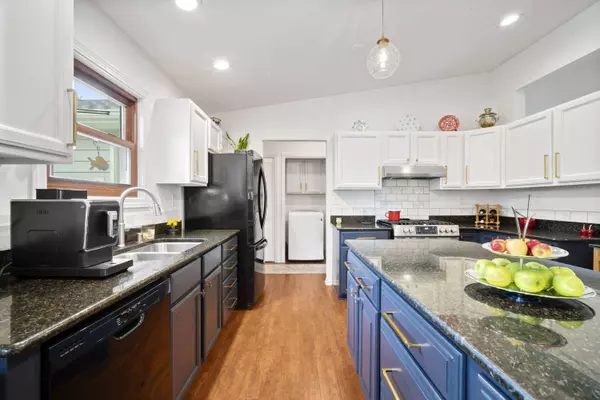 W257S4628 Wood Lilly Ln, Waukesha, WI 53189