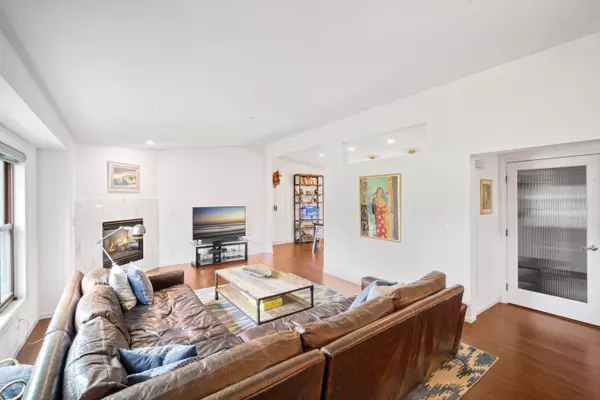 W257S4628 Wood Lilly Ln, Waukesha, WI 53189