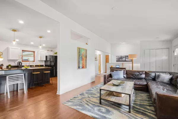 W257S4628 Wood Lilly Ln, Waukesha, WI 53189