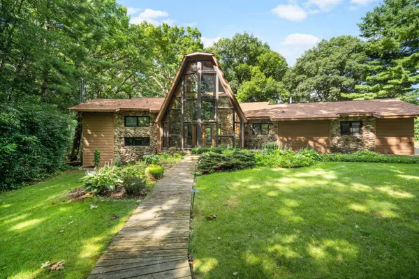 W282S3580 Ringneck Ct, Genesee, WI 53189