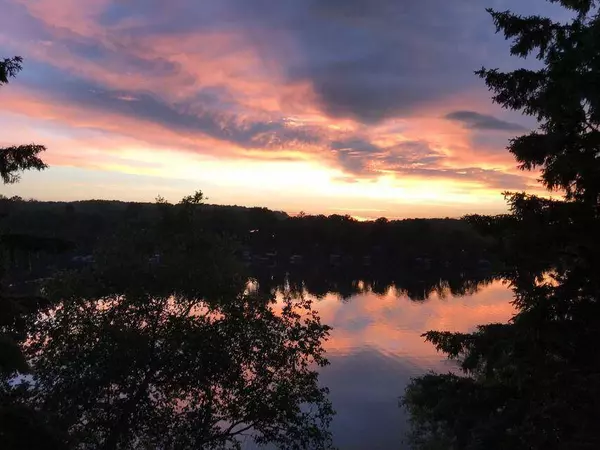 4725 Fontana Beach Rd, Polk, WI 53095