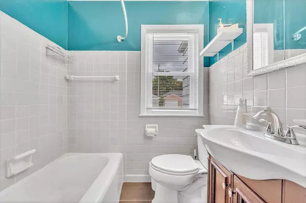 3608 N 98th St, Milwaukee, WI 53222