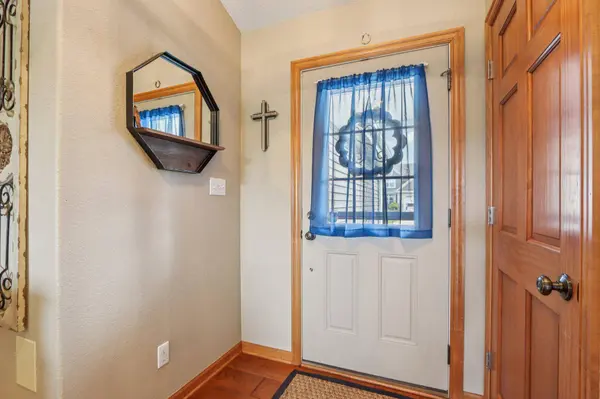 10555 S Singing Lark Ct, Oak Creek, WI 53154