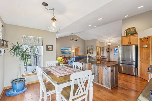 10555 S Singing Lark Ct, Oak Creek, WI 53154