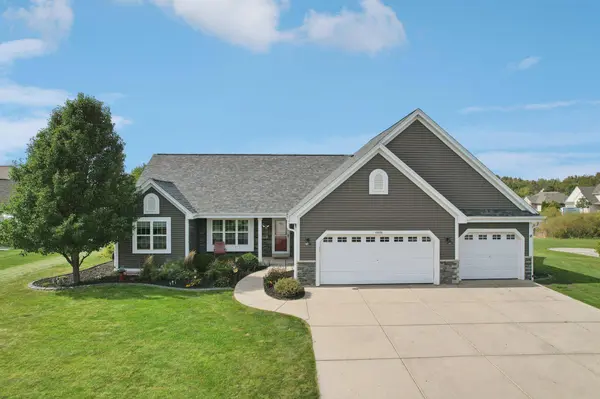 10555 S Singing Lark Ct, Oak Creek, WI 53154