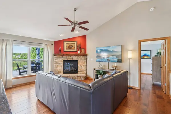 10555 S Singing Lark Ct, Oak Creek, WI 53154