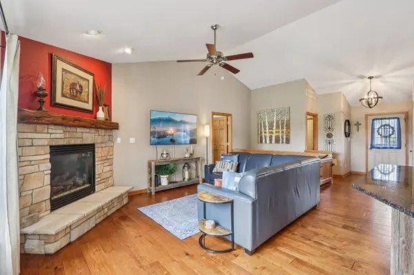 10555 S Singing Lark Ct, Oak Creek, WI 53154