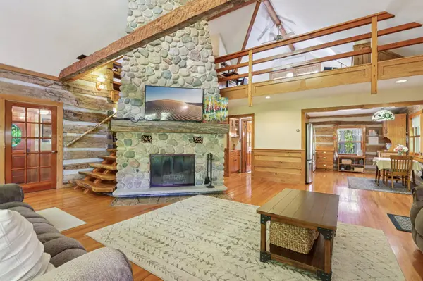 5996 Donegal Rd, Erin, WI 53033