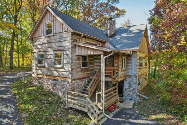 5996 Donegal Rd, Erin, WI 53033