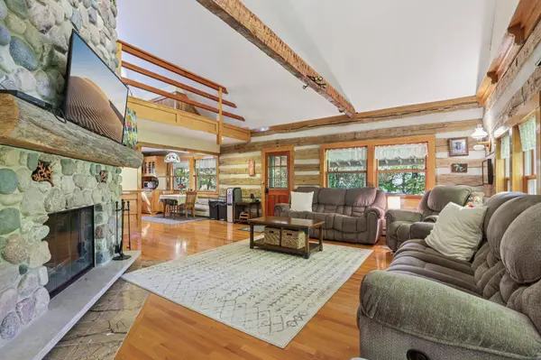 5996 Donegal Rd, Erin, WI 53033