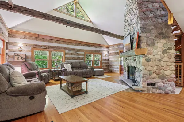 5996 Donegal Rd, Erin, WI 53033