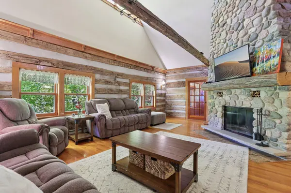 5996 Donegal Rd, Erin, WI 53033